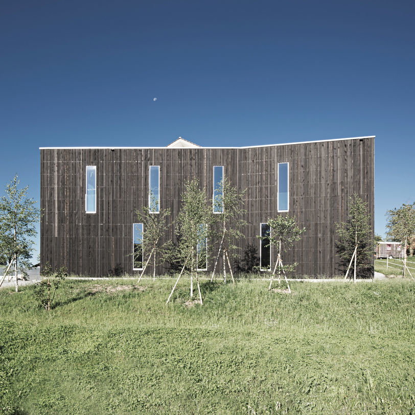 05_sqwer_f125_schulhaus_badhus.jpg